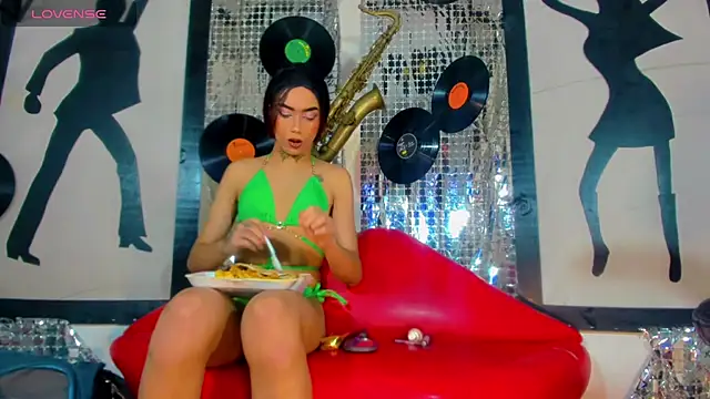 Snapshot of nickyminach_ chatting on 01-16-25, 10:34 nickyminach online show from 01-16-25, 10:34