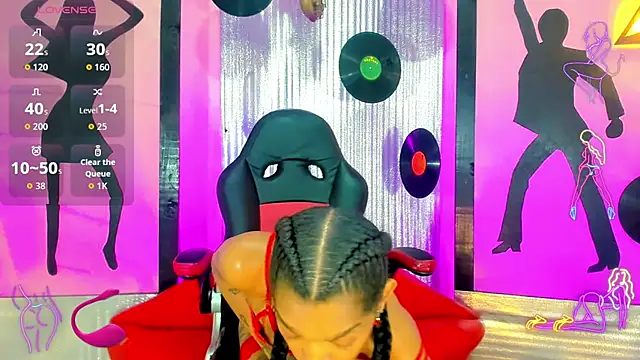 Snapshot of nickyminach_ chatting on 10-18-25, 07:25 nickyminach online show from 10-18-25, 07:25