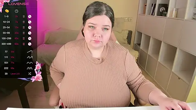 Snapshot of PlumPie chatting on 09-28-25, 04:56 PlumPie online show from 09-28-25, 04:56