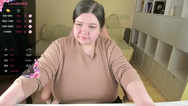 Snapshot of PlumPie chatting on 11-12-25, 12:55 PlumPie online show from 11-12-25, 12:55