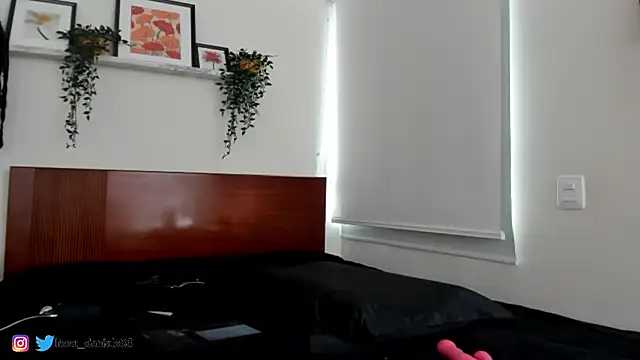 Snapshot of Lissa112 chatting on 10-21-25, 03:35 Lissa112 online show from 10-21-25, 03:35