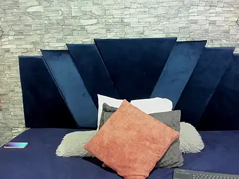 Snapshot of LizzRouse chatting on 09-27-25, 10:48 LizzRouse online show from 09-27-25, 10:48