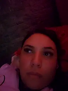 Snapshot of LizzRouse chatting on 10-01-25, 02:01 LizzRouse online show from 10-01-25, 02:01