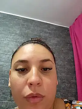 Snapshot of LizzRouse chatting on 10-15-25, 10:48 LizzRouse online show from 10-15-25, 10:48