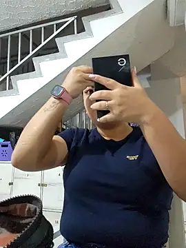 Snapshot of LizzRouse chatting on 10-18-25, 12:28 LizzRouse online show from 10-18-25, 12:28