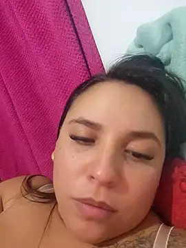 Snapshot of LizzRouse chatting on 10-19-25, 12:55 LizzRouse online show from 10-19-25, 12:55