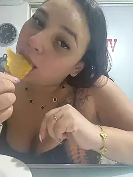 Snapshot of LizzRouse chatting on 10-23-25, 12:15 LizzRouse online show from 10-23-25, 12:15