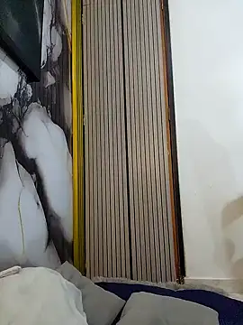 Snapshot of LizzRouse chatting on 10-29-25, 01:24 LizzRouse online show from 10-29-25, 01:24