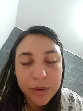 Snapshot of LizzRouse chatting on 11-01-25, 11:01 LizzRouse online show from 11-01-25, 11:01