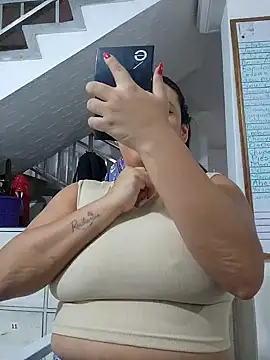 Snapshot of LizzRouse chatting on 11-04-25, 07:35 LizzRouse online show from 11-04-25, 07:35