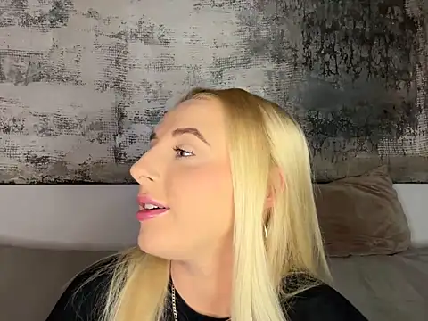 Strongqueen online show from 01-20-25, 07:25