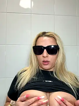 Strongqueen online show from 11-20-25, 07:02