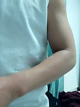 Snapshot of guozuo chatting on 04-05-26, 01:52 guozuo online show from 04-05-26, 01:52