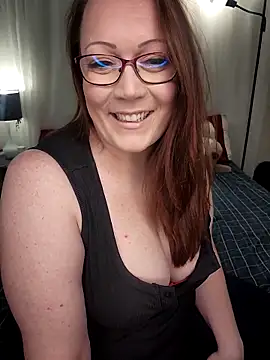 Snapshot of BBWQUEENBEEE chatting on 02-16-25, 06:54 BBWQUEENBEEE online show from 02-16-25, 06:54