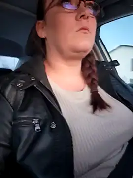 Snapshot of BBWQUEENBEEE chatting on 02-19-25, 02:12 BBWQUEENBEEE online show from 02-19-25, 02:12