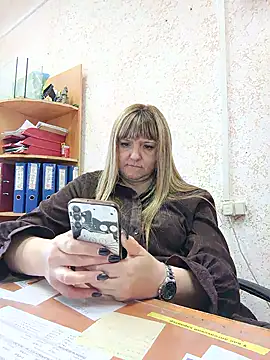 Snapshot of Office_Albertina chatting on 05-19-26, 10:38 Office Albertina online show from 05-19-26, 10:38