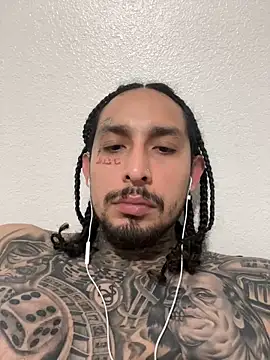 Snapshot of Longmoney444 chatting on 04-15-26, 07:26 Longmoney444 online show from 04-15-26, 07:26