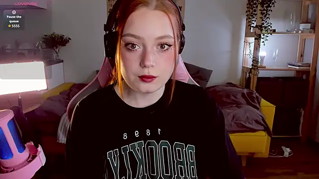 Snapshot of Sofy_Benson chatting on 09-26-25, 11:14 Sofy Benson online show from 09-26-25, 11:14