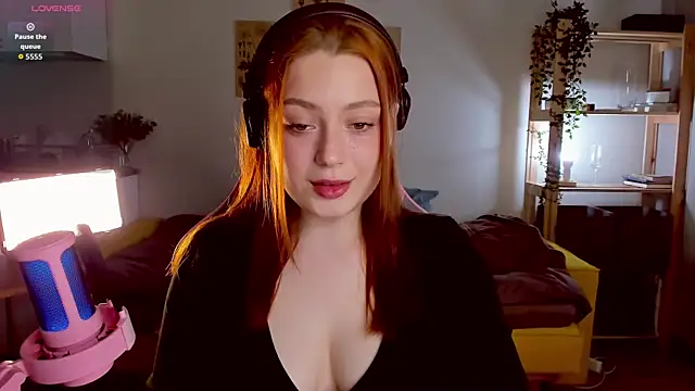 Snapshot of Sofy_Benson chatting on 09-27-25, 02:33 Sofy Benson online show from 09-27-25, 02:33