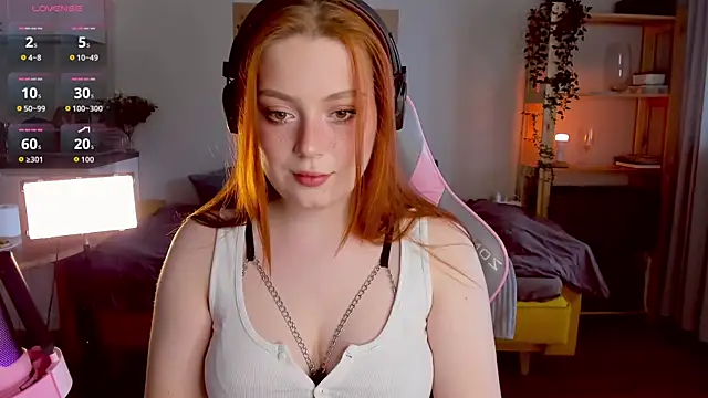 Snapshot of Sofy_Benson chatting on 10-13-25, 08:36 Sofy Benson online show from 10-13-25, 08:36