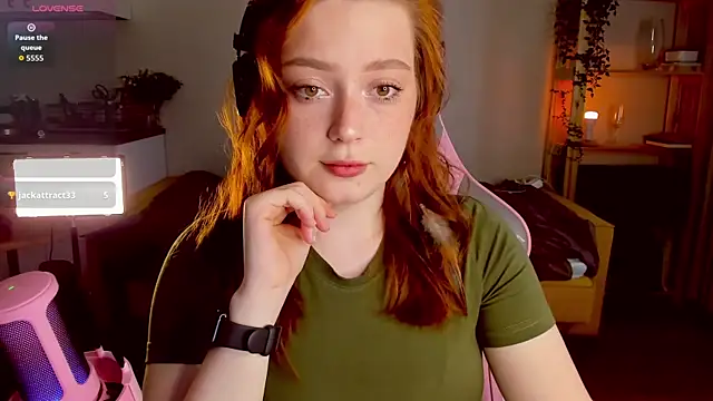 Snapshot of Sofy_Benson chatting on 10-15-25, 12:05 Sofy Benson online show from 10-15-25, 12:05