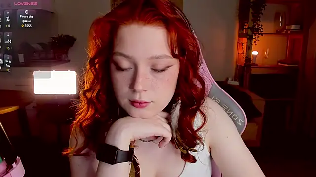 Snapshot of Sofy_Benson chatting on 10-24-25, 12:56 Sofy Benson online show from 10-24-25, 12:56