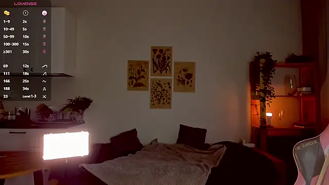 Snapshot of Sofy_Benson chatting on 10-26-25, 12:44 Sofy Benson online show from 10-26-25, 12:44