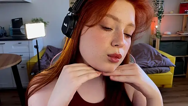Snapshot of Sofy_Benson chatting on 05-14-26, 01:51 Sofy Benson online show from 05-14-26, 01:51