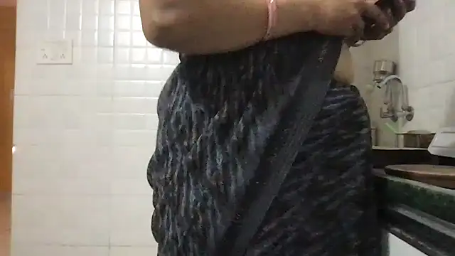 Snapshot of Riyasingh9 chatting on 01-31-25, 04:03 Riyasingh9 online show from 01-31-25, 04:03