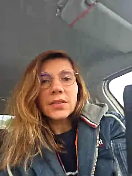 Snapshot of Lina_lou4 chatting on 09-25-25, 03:27 Lina lou4 online show from 09-25-25, 03:27