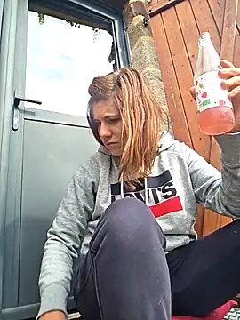 Snapshot of Lina_lou4 chatting on 09-28-25, 09:25 Lina lou4 online show from 09-28-25, 09:25