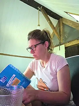 Lina lou4 online show from 06-20-26, 04:43