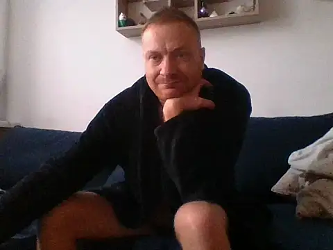 Snapshot of 82liska chatting on 10-27-25, 08:29 82liska online show from 10-27-25, 08:29