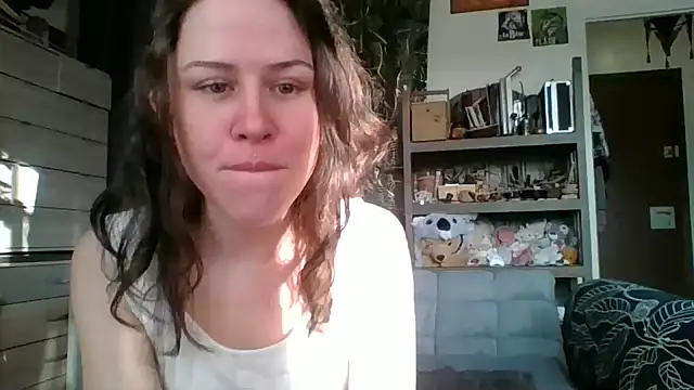 Snapshot of SuzieWanKenobi chatting on 12-04-24, 01:53 SuzieWanKenobi online show from 12-04-24, 01:53