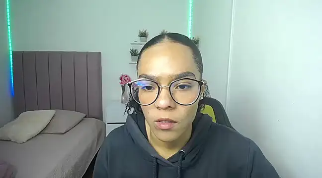Nina lovee  online show from 12-18-24, 01:34
