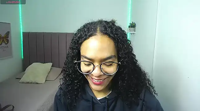Nina lovee  online show from 01-04-25, 01:53