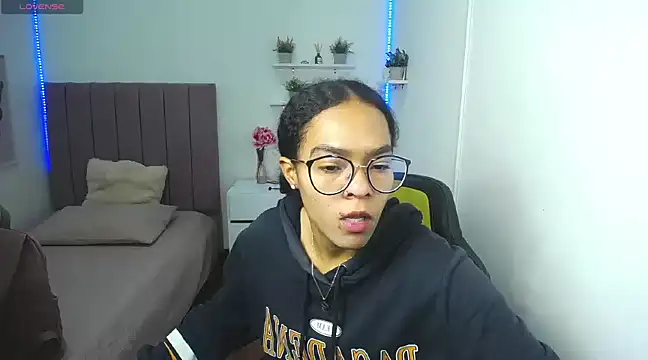Nina lovee  online show from 01-10-25, 01:52