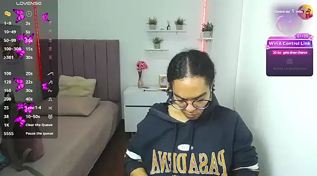 Nina lovee  online show from 01-10-25, 05:02