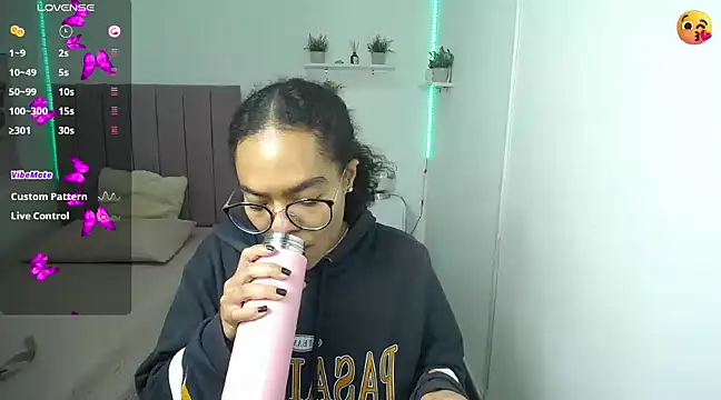 Nina lovee  online show from 01-11-25, 01:43