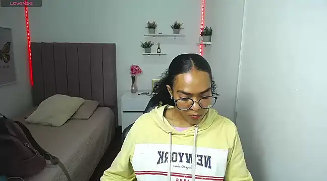 Nina lovee  online show from 02-12-25, 05:58