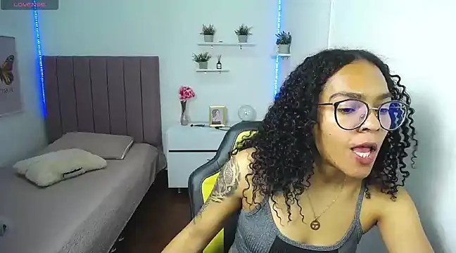 Nina lovee  online show from 02-19-25, 08:20