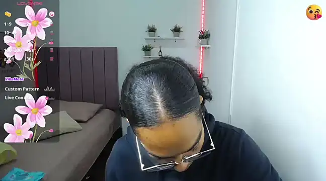 Nina lovee  online show from 02-25-25, 06:20