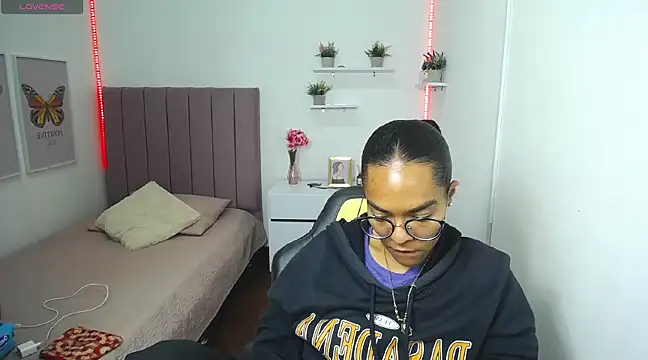 Nina lovee  online show from 02-28-25, 05:37