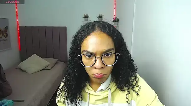 Nina lovee  online show from 03-04-25, 03:04