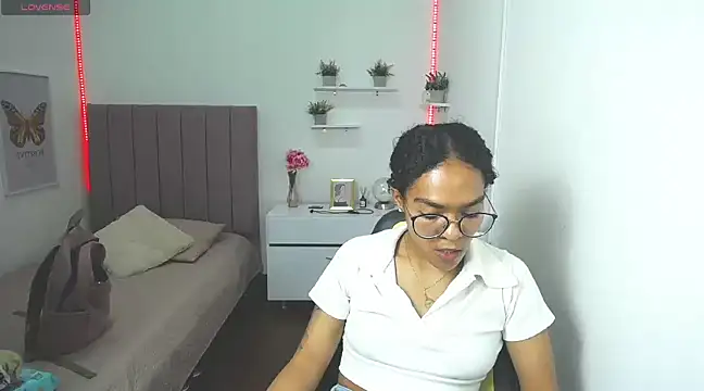 Nina lovee  online show from 03-04-25, 06:07