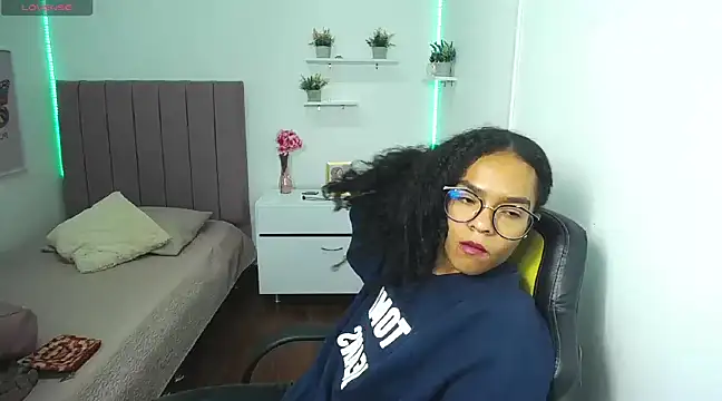 Nina lovee  online show from 03-06-25, 06:16