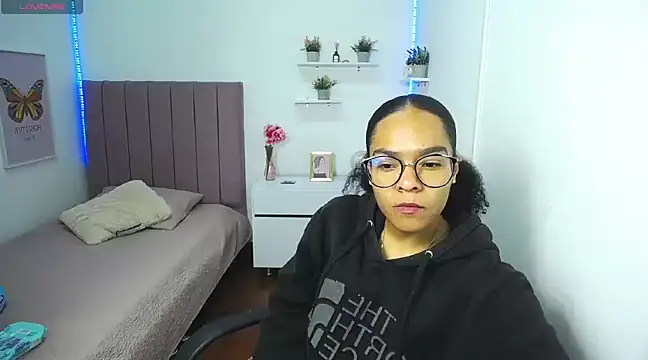 Nina lovee  online show from 03-15-25, 12:34