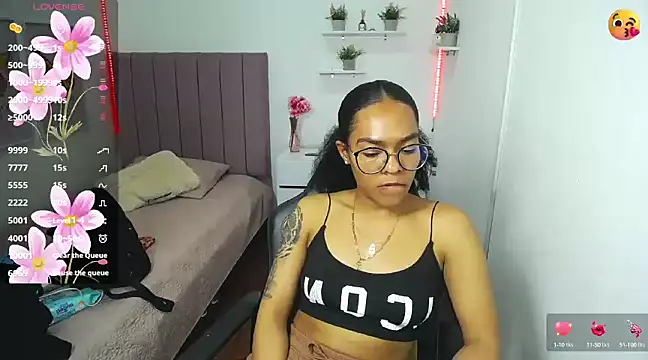 Nina lovee  online show from 03-15-25, 06:43