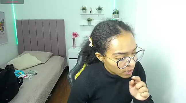 Nina lovee  online show from 03-18-25, 03:53