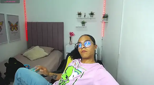 Nina lovee  online show from 03-20-25, 06:31